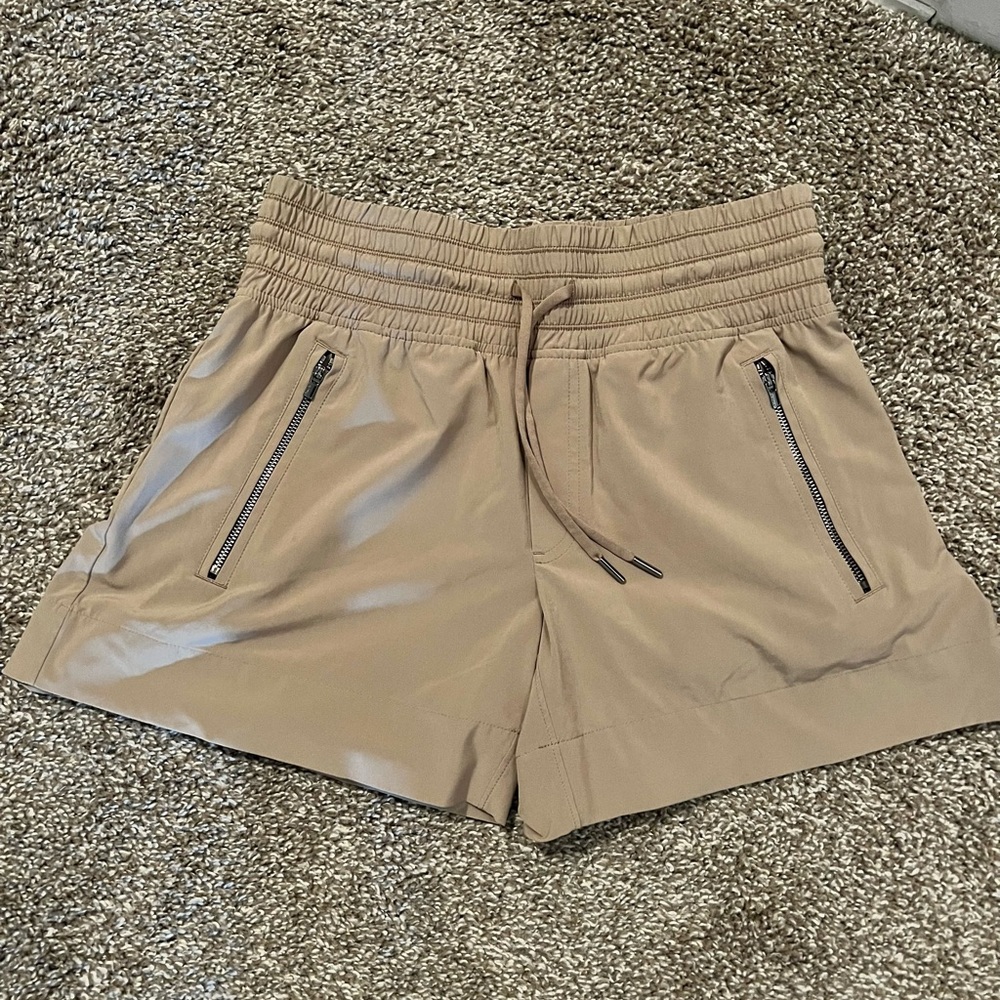 Athleta Camden short size 2